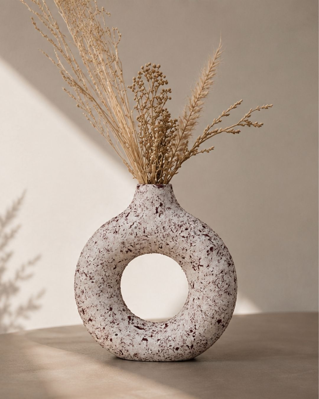 Florero circular con fibras textiles regeneradas